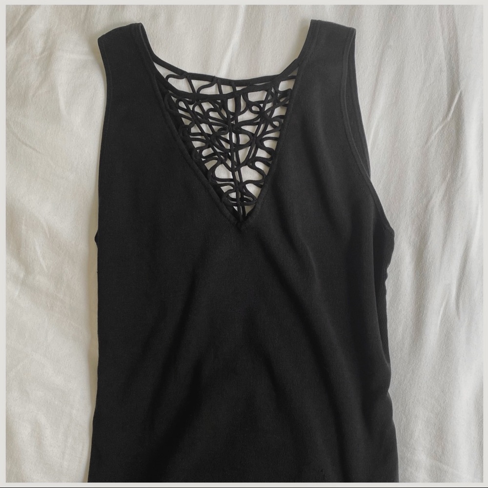white house | black market black top